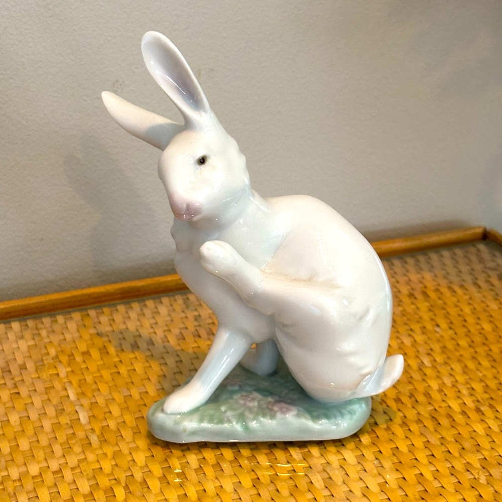 Vintage LLadro Washing Up Rabbit Porcelain Figurine, a rare find!  As new!!